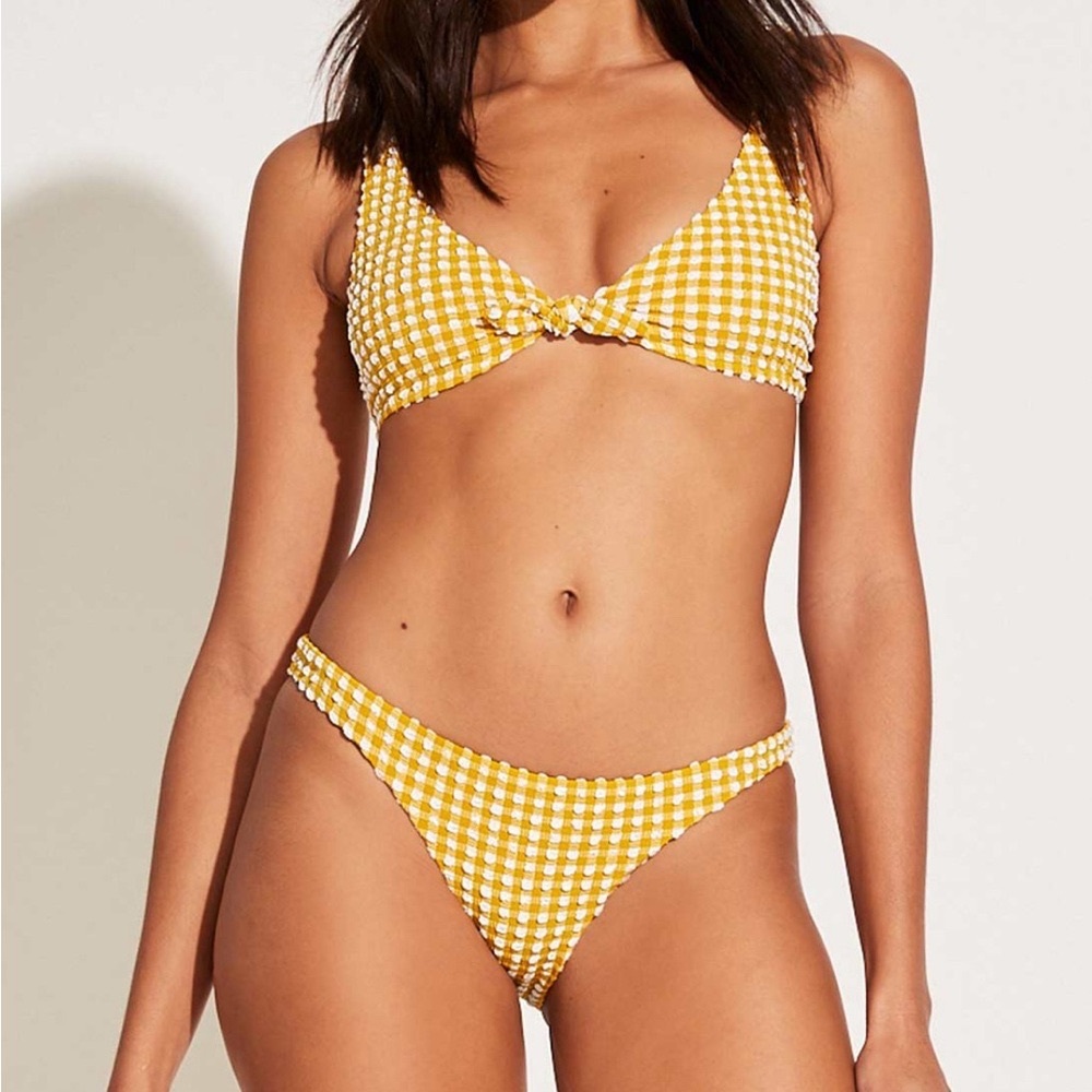 VITAMIN A - Gia top (M) and Luciana bottom (M)